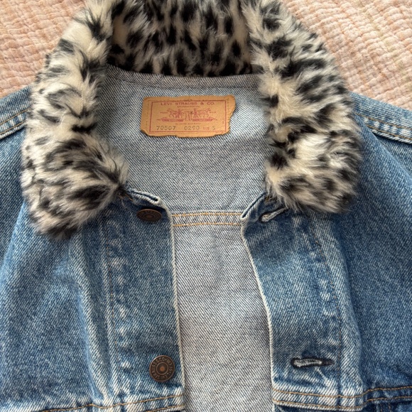 Vintage Levi’s 70507 Trucker Jacket with Fur and Stamp - Picture 5 of 9